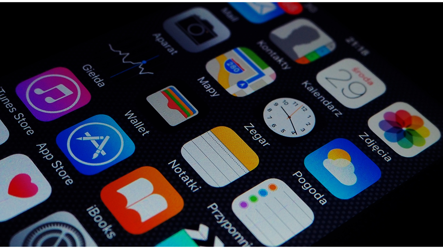 Top Features Every Cross-Platform Mobile App Needs